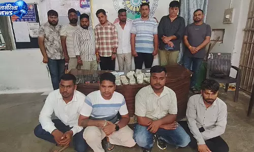 रायपुर नाका में जुआ खेलते 12 जुआरी गिरफ्तार, 9.4 लाख रुपये नगद और मोबाइल जब्त