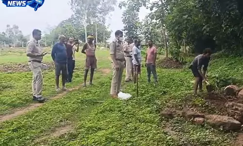 मासूम की संदिग्ध मौत का मामला, 40 दिन बाद कब्र से निकाला गया शव मासूम की संदिग्ध मौत का मामला, 40 दिन बाद कब्र से निकाला गया शव