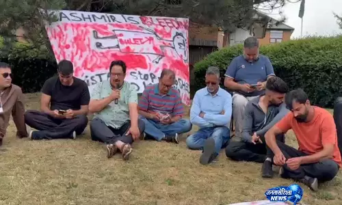 पाकिस्तान के कब्जे वाले कश्मीर (POJK) में कार्रवाई के खिलाफ ब्रैडफोर्ड में कश्मीरी लोगों ने विरोध प्रदर्शन किया