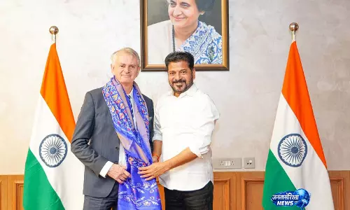 CM रेवंत रेड्डी ने कनाडाई कंपनियों से निवेश की अपील की CM रेवंत रेड्डी ने कनाडाई कंपनियों से निवेश की अपील की