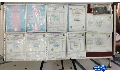 Hyderabad में फर्जी शैक्षणिक प्रमाणपत्रों का खुलासा, एक गिरफ्तार Hyderabad में फर्जी शैक्षणिक प्रमाणपत्रों का खुलासा, एक गिरफ्तार