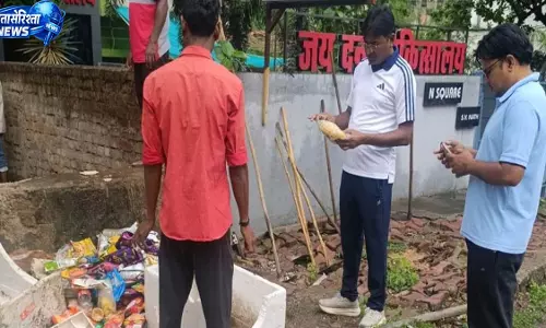 नाले में एक्सपायरी खाद्य सामग्री फेंकने पर प्रिया स्टोर पर 25 हजार का जुर्माना