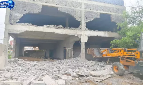 रायपुर में अवैध निर्माण पर बड़ी कार्रवाई, नगर निगम ने चलाया बुलडोजर रायपुर में अवैध निर्माण पर बड़ी कार्रवाई, नगर निगम ने चलाया बुलडोजर