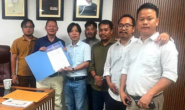 Itanagar: किरायेदारी कानून लागू करने को लेकर AAPSU का सरकार पर दबाव Itanagar: किरायेदारी कानून लागू करने को लेकर AAPSU का सरकार पर दबाव