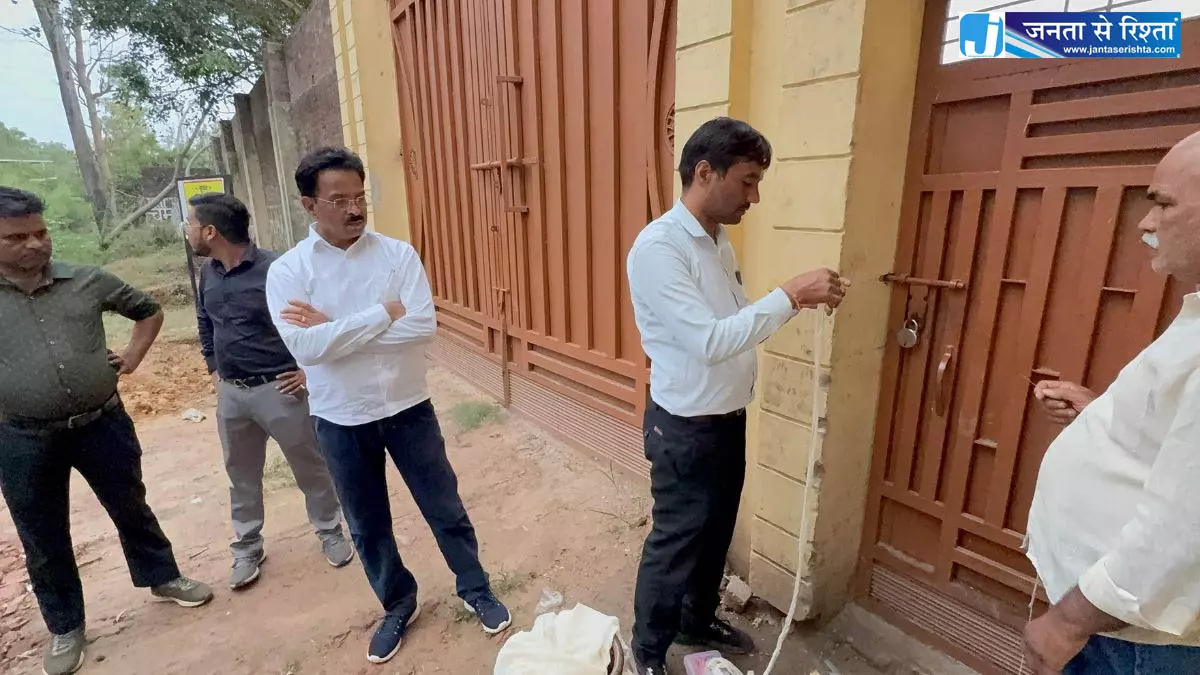 प्राइवेट फैक्ट्रियां सरकारी जमीन में हो रही थी संचालित, कीमत 101 करोड़, प्रशासन ने किया सील प्राइवेट फैक्ट्रियां सरकारी जमीन में हो रही थी संचालित, कीमत 101 करोड़, प्रशासन ने किया सील