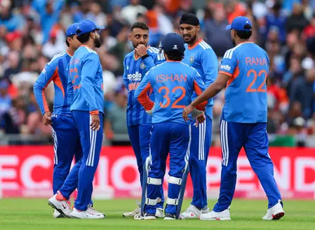 भारतीय टीम को मिली टी20 इंटरनेशनल में सबसे बड़ी हार, नॉटिंघम में ताश के पत्तों की तरह बिखरी बल्लेबाजी भारतीय टीम को मिली टी20 इंटरनेशनल में सबसे बड़ी हार, नॉटिंघम में ताश के पत्तों की तरह बिखरी बल्लेबाजी