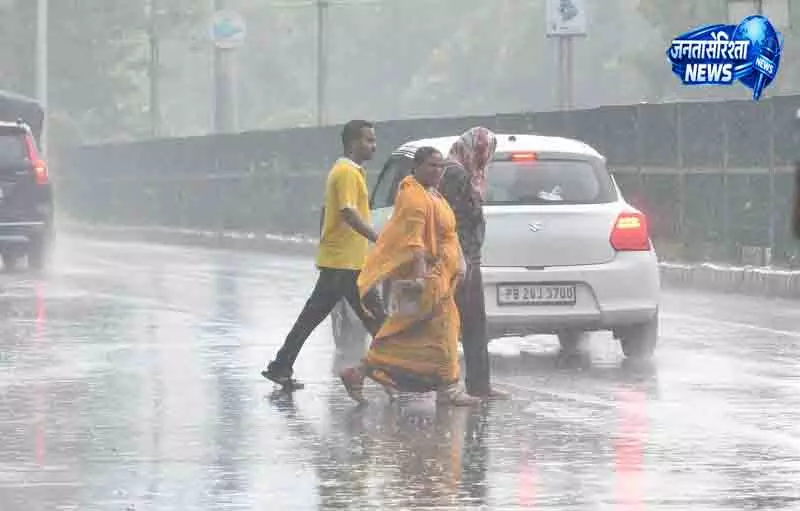 Gurugram में बारिश, पुलिस ने दी WFH सलाह Gurugram में बारिश, पुलिस ने दी WFH सलाह