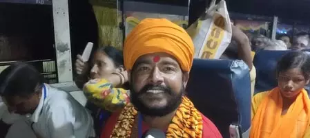 जम्मू बेस कैंप से रवाना हुआ अमरनाथ यात्रियों का सातवां जत्था, सुरक्षा-व्यवस्था के कड़े इंतजाम जम्मू बेस कैंप से रवाना हुआ अमरनाथ यात्रियों का सातवां जत्था, सुरक्षा-व्यवस्था के कड़े इंतजाम