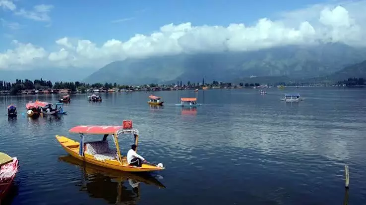 Jammu: जम्मू-कश्मीर में हल्की से मध्यम बारिश की संभावना, लोगों को सतर्क रहने की सलाह Jammu: जम्मू-कश्मीर में हल्की से मध्यम बारिश की संभावना, लोगों को सतर्क रहने की सलाह