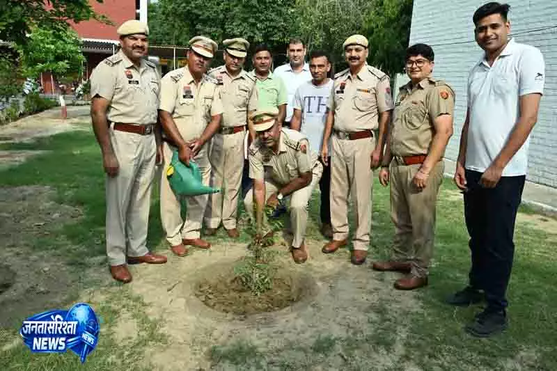 Karnal पुलिस अकादमी में पुलिसकर्मियों ने लगाए 250 पौधे Karnal पुलिस अकादमी में पुलिसकर्मियों ने लगाए 250 पौधे