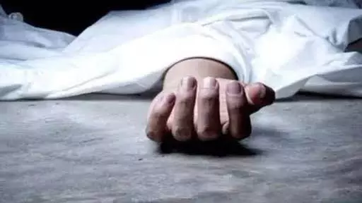रेलवे रोड वाली नाली में लाश मिली, व्यापारियों ने दी पुलिस को सूचना रेलवे रोड वाली नाली में लाश मिली, व्यापारियों ने दी पुलिस को सूचना