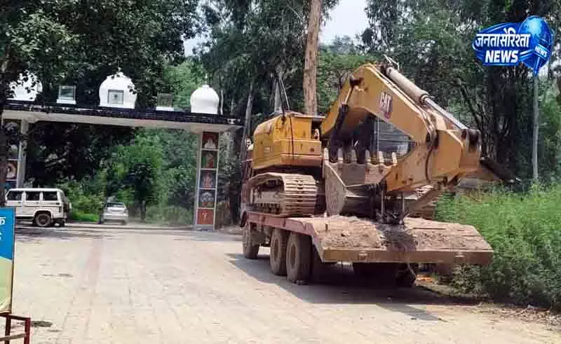 Himachal: ब्यास में अवैध खनन की छापेमारी में सात वाहन जब्त Himachal: ब्यास में अवैध खनन की छापेमारी में सात वाहन जब्त