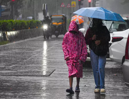 महाराष्ट्र में जनजीवन अस्त-व्यस्त: गृह मंत्री अमित शाह ने सीएम फडणवीस से की बात, हरसंभव मदद का दिलाया भरोसा