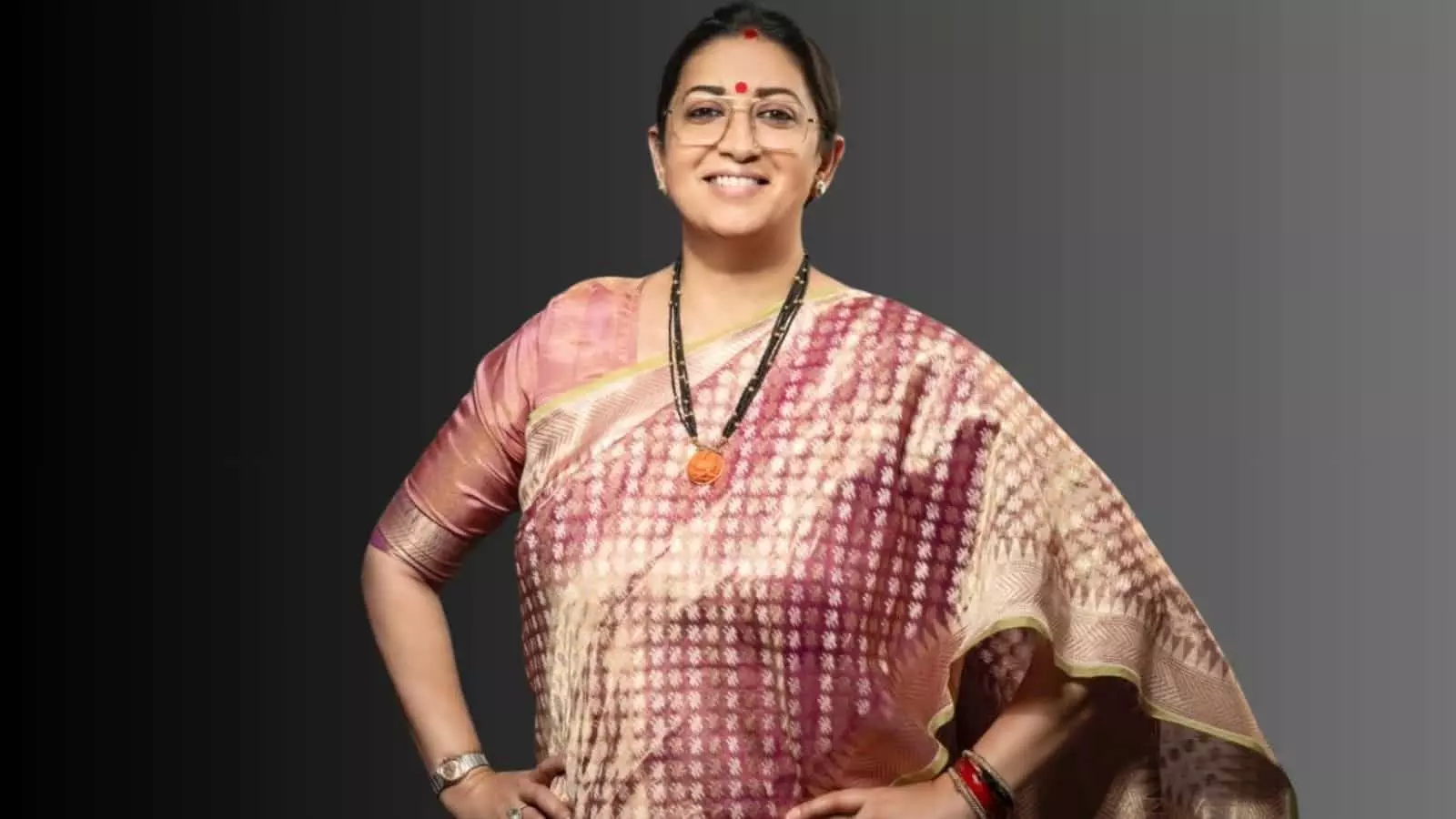 स्मृति ईरानी का आत्म-मूल्य पर संदेश: ‘खुद बनें, किसी और की नकल नहीं’ स्मृति ईरानी का आत्म-मूल्य पर संदेश: ‘खुद बनें, किसी और की नकल नहीं’