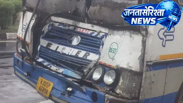 Agra-जयपुर हाईवे पर भीषण हादसा, रोडवेज बस ने ट्रक में मारी टक्कर ; 9 घायल Agra-जयपुर हाईवे पर भीषण हादसा, रोडवेज बस ने ट्रक में मारी टक्कर ; 9 घायल