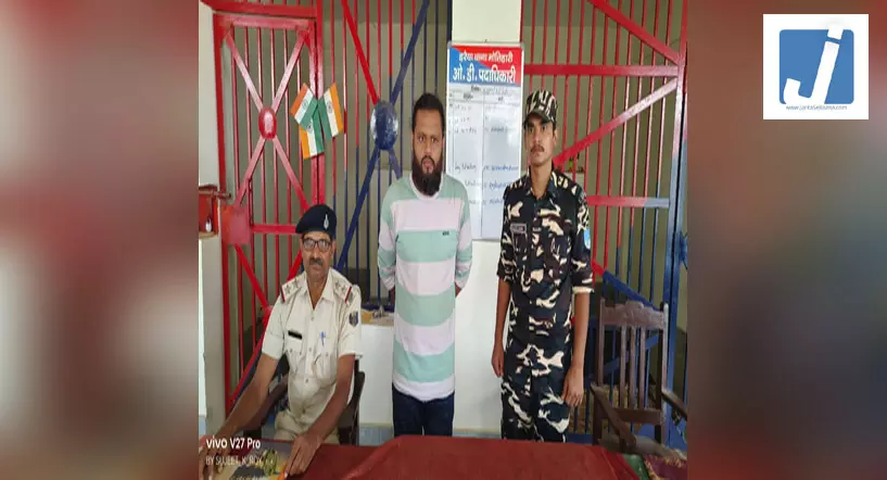 भारत-नेपाल सीमा पर बांग्लादेशी नागरिक गिरफ्तार, सीमा पार जाने की कर रहा था कोशिश भारत-नेपाल सीमा पर बांग्लादेशी नागरिक गिरफ्तार, सीमा पार जाने की कर रहा था कोशिश