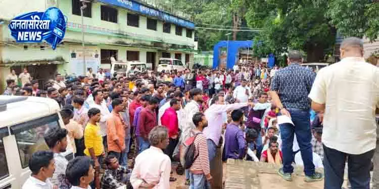 Thuamul Rampur: उत्कल एल्युमिना CSR विवाद हुआ तेज Thuamul Rampur: उत्कल एल्युमिना CSR विवाद हुआ तेज