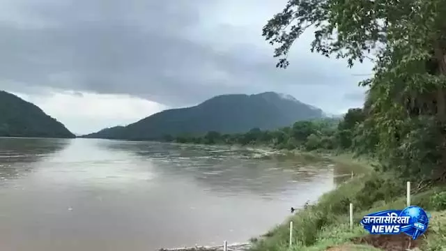 महानदी का जलस्तर बढ़ने पर Hirakud से पहला बाढ़ का पानी छोड़ा जाएगा महानदी का जलस्तर बढ़ने पर Hirakud से पहला बाढ़ का पानी छोड़ा जाएगा