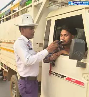 बीजापुर पुलिस ने थोक में चालानी कार्रवाई की, 62 लोगों पर जुर्माना बीजापुर पुलिस ने थोक में चालानी कार्रवाई की, 62 लोगों पर जुर्माना