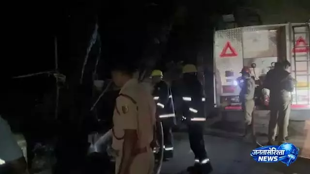 Brahmagiri में भीषण आग से कबाड़ का गोदाम जलकर खाक Brahmagiri में भीषण आग से कबाड़ का गोदाम जलकर खाक