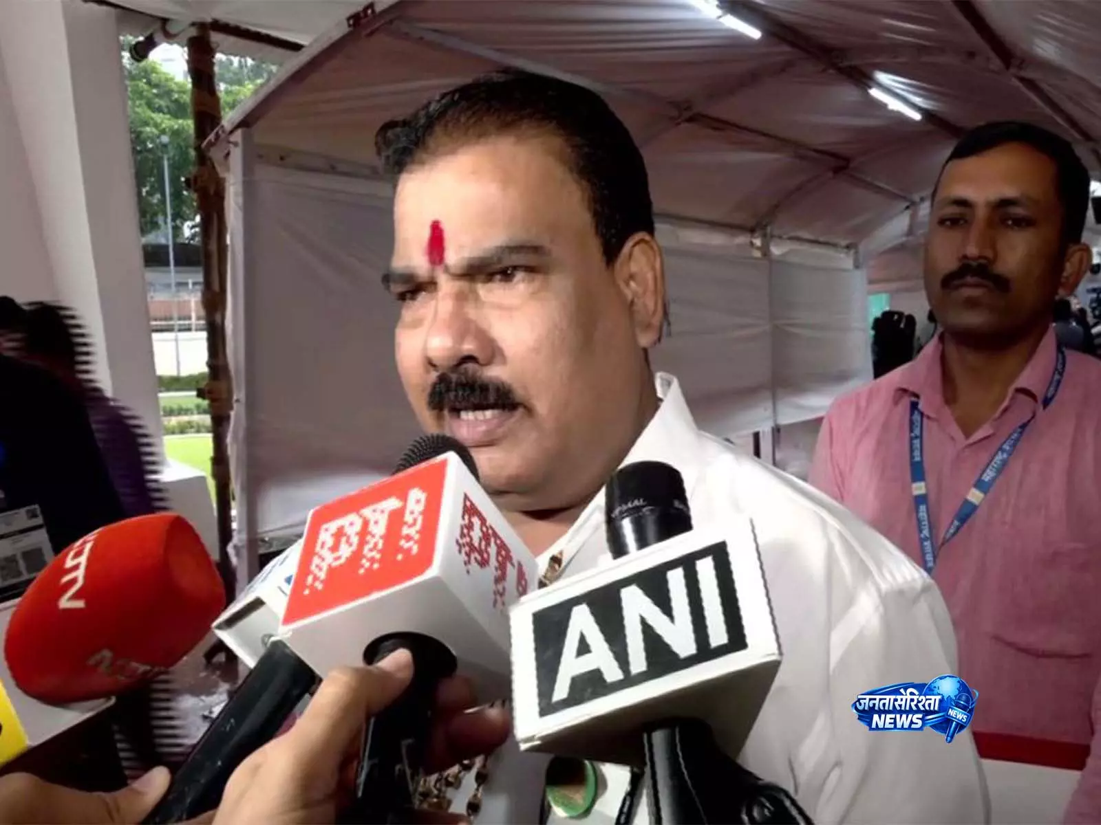 KDMC अस्पताल मारपीट मामले पर शिवसेना विधायक का हमला KDMC अस्पताल मारपीट मामले पर शिवसेना विधायक का हमला