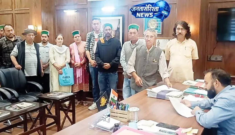 देवी-देवताओं के आदेश दरकिनार, किन्नर कैलाश बेखौफ जा रहे लोग देवी-देवताओं के आदेश दरकिनार, किन्नर कैलाश बेखौफ जा रहे लोग