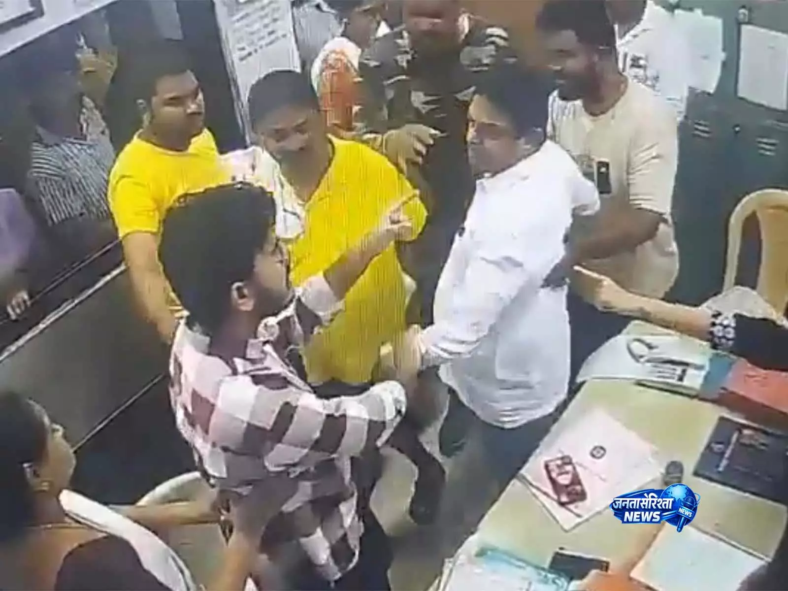KDMC अस्पताल मारपीट विवाद पर शिवसेना पार्षद ने जताया खेद KDMC अस्पताल मारपीट विवाद पर शिवसेना पार्षद ने जताया खेद