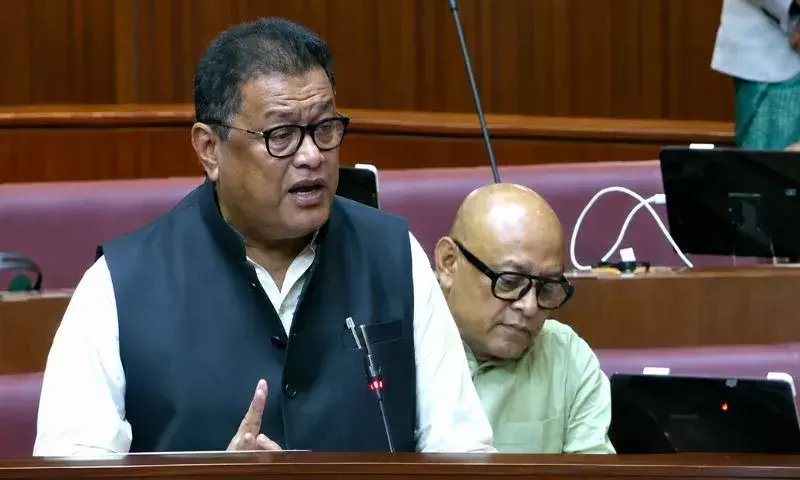 Assam के 676 स्कूलों में अब तक नहीं पहुंची बिजली, बुनियादी सुविधाओं पर उठे सवाल Assam के 676 स्कूलों में अब तक नहीं पहुंची बिजली, बुनियादी सुविधाओं पर उठे सवाल