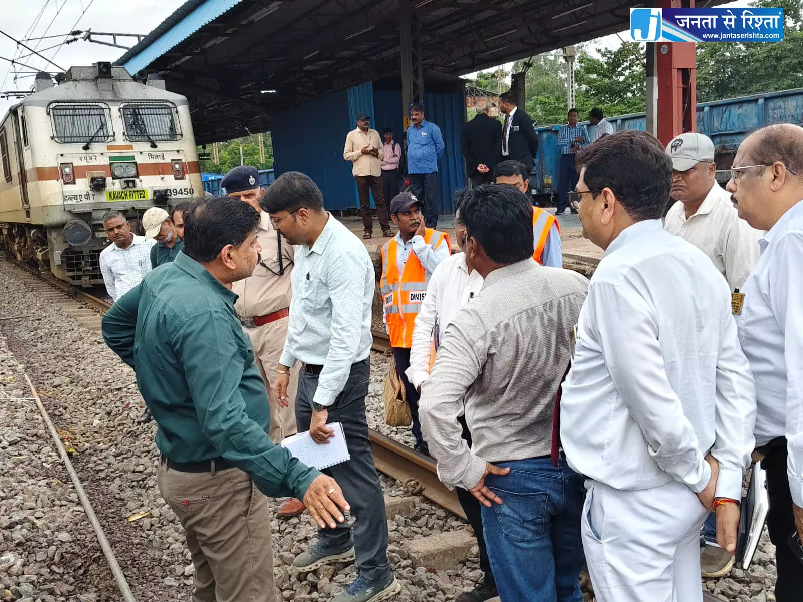 DRM दयानंद ने रायपुर–दुर्ग रेलखंड का किया निरीक्षण DRM दयानंद ने रायपुर–दुर्ग रेलखंड का किया निरीक्षण