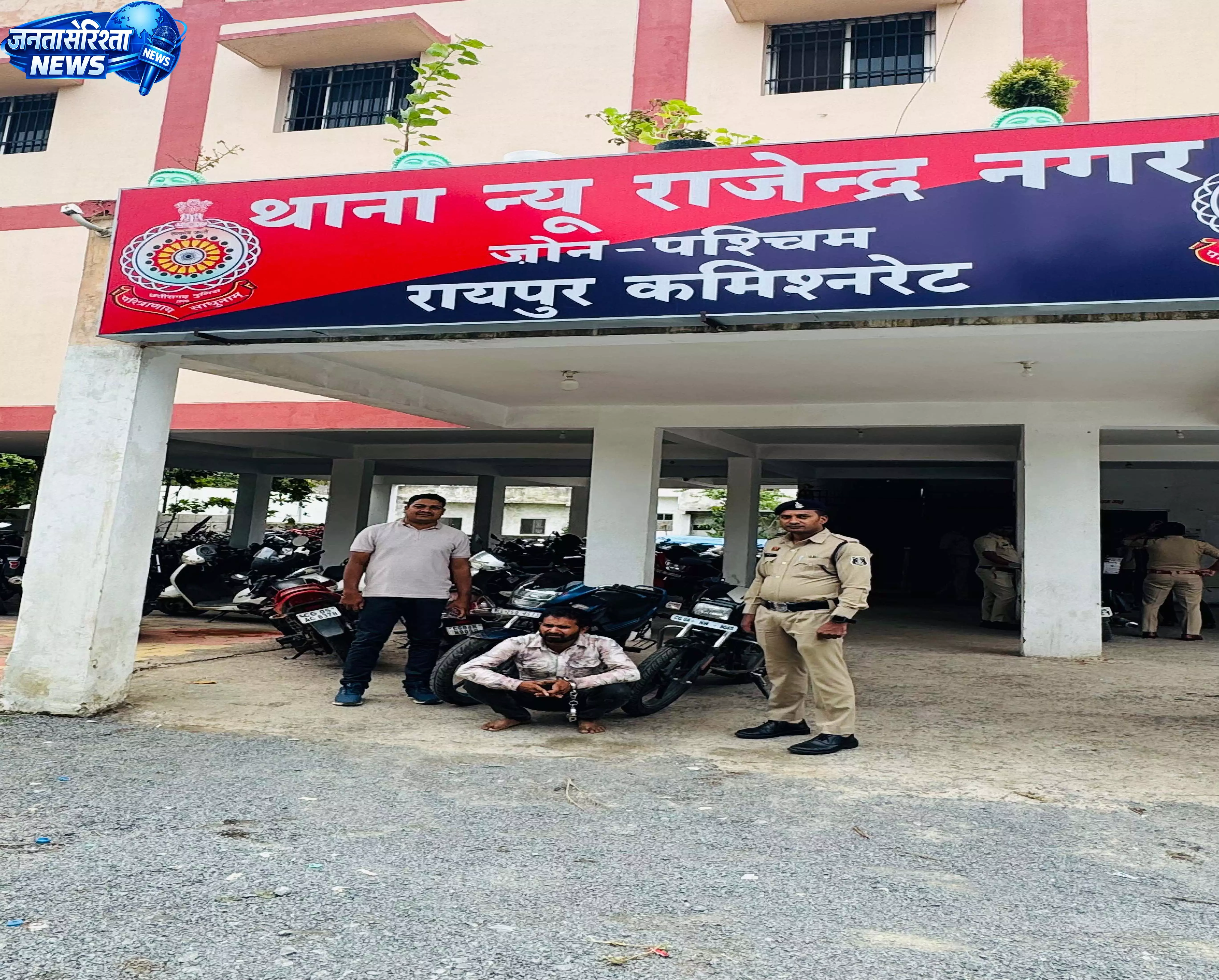 रायपुर में दोपहिया वाहन चोरी करने वाला आरोपी गिरफ्तार, चोरी की 2 बाइक बरामद रायपुर में दोपहिया वाहन चोरी करने वाला आरोपी गिरफ्तार, चोरी की 2 बाइक बरामद
