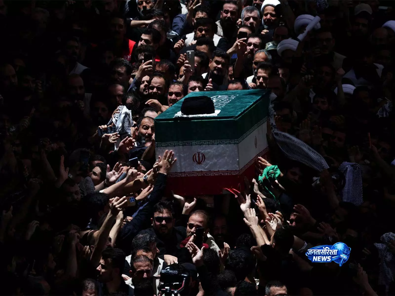 Ali Khamenei की अंतिम यात्रा इमाम अली दरगाह पहुंची Ali Khamenei की अंतिम यात्रा इमाम अली दरगाह पहुंची