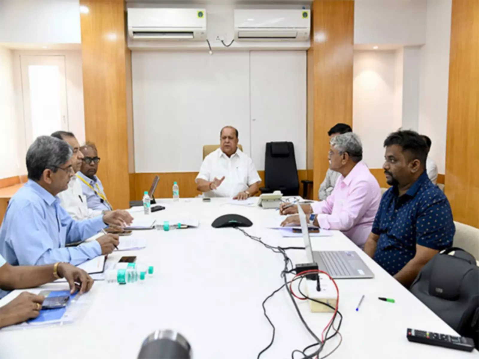 महाराष्ट्र के सरकारी अस्पतालों में मरीजों को मिलेंगी सभी दवाएं महाराष्ट्र के सरकारी अस्पतालों में मरीजों को मिलेंगी सभी दवाएं