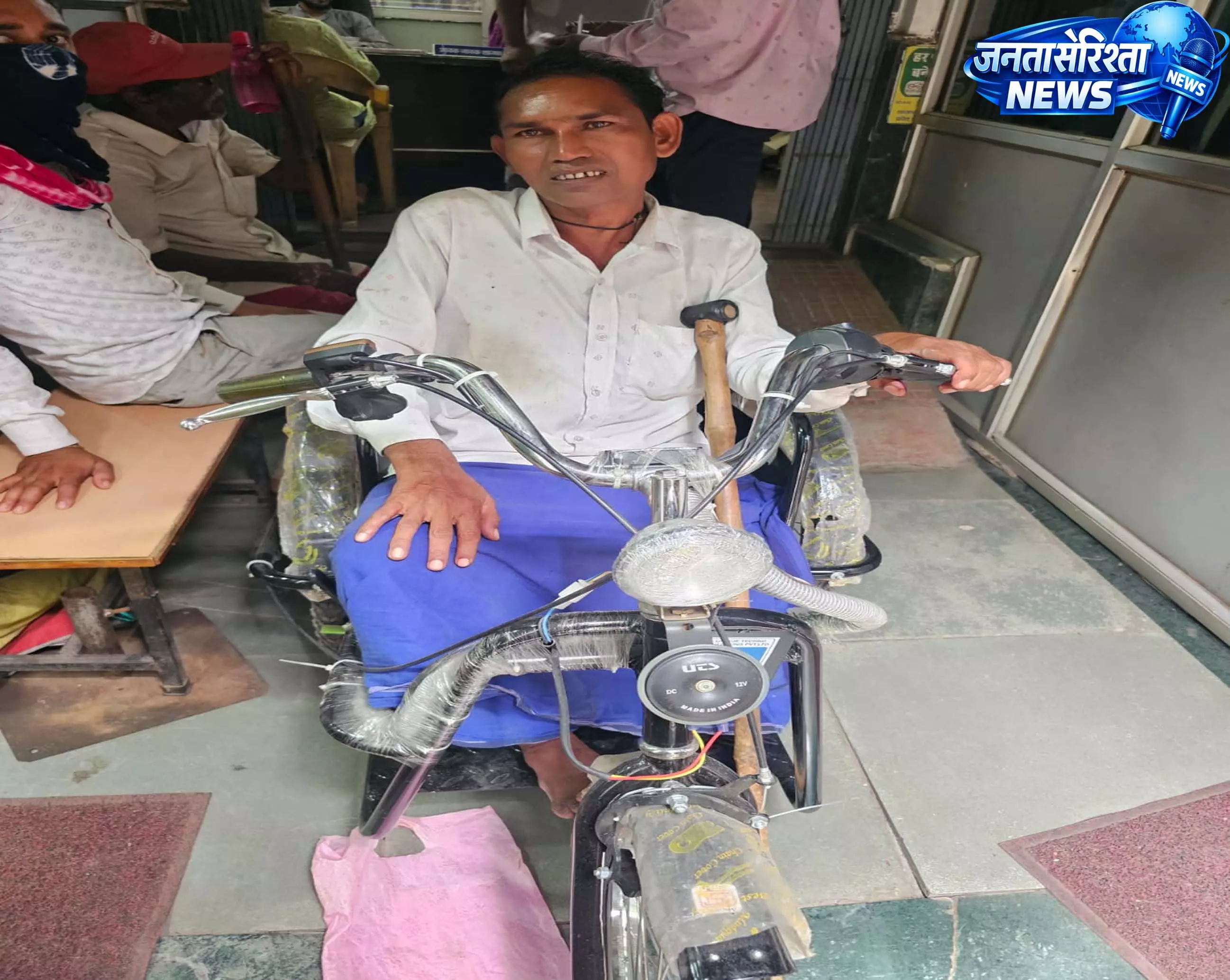 मुख्यमंत्री हेल्पलाइन 1076 से 24 घंटे में मिली छन्नू राम यादव को बैटरी चालित ट्राइसाइकिल