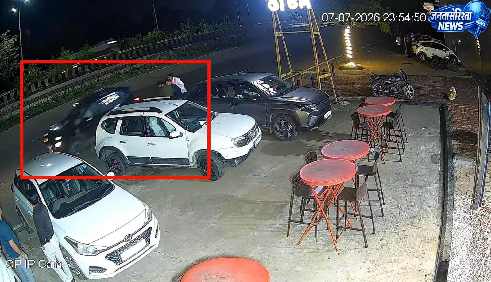 रायपुर में हिट एंड रन का मामला, पुलिस तलाश रही फरार कार चालक को रायपुर में हिट एंड रन का मामला, पुलिस तलाश रही फरार कार चालक को
