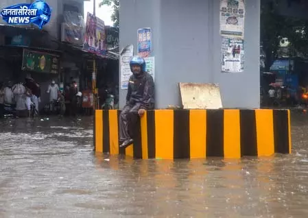 मालाड में नाले में गिरे युवक का शव तीन दिन बाद मिला, NDRF ने चलाया सर्च ऑपरेशन मालाड में नाले में गिरे युवक का शव तीन दिन बाद मिला, NDRF ने चलाया सर्च ऑपरेशन