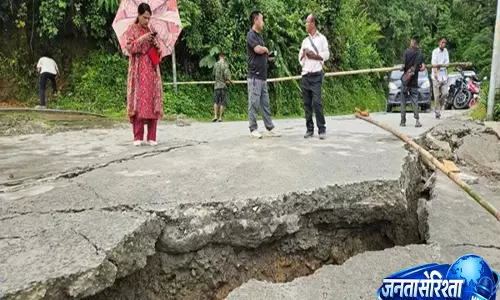Khonsa: सड़क बंद, यातायात डायवर्ट Khonsa: सड़क बंद, यातायात डायवर्ट