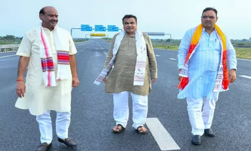 नितिन गडकरी ने दिल्ली-मुंबई एक्सप्रेसवे का निरीक्षण किया, राजस्थान में सुरक्षा उपायों की समीक्षा की नितिन गडकरी ने दिल्ली-मुंबई एक्सप्रेसवे का निरीक्षण किया, राजस्थान में सुरक्षा उपायों की समीक्षा की