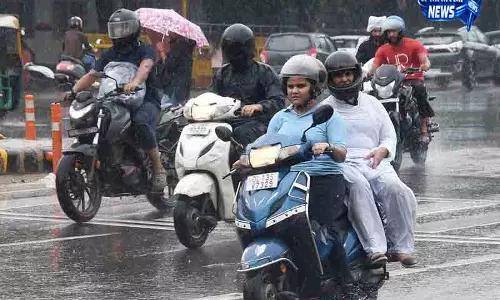 Delhi बारिश से राजधानी ठंडी, सड़कों पर पानी भरा Delhi बारिश से राजधानी ठंडी, सड़कों पर पानी भरा
