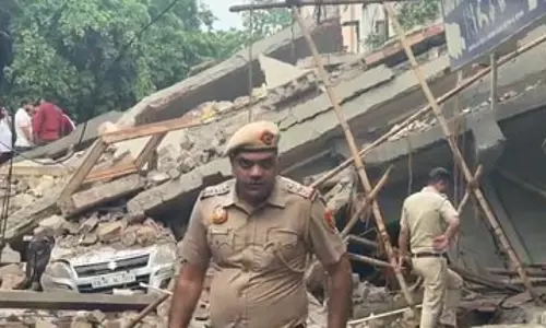 दिल्ली: रोहिणी सेक्टर 16 में इमारत गिरने से अब तक तीन लोगों की मौत