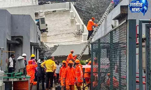 मानसून का कहर: Delhi-Mumbai बेहाल, पुणे में हादसा मानसून का कहर: Delhi-Mumbai बेहाल, पुणे में हादसा