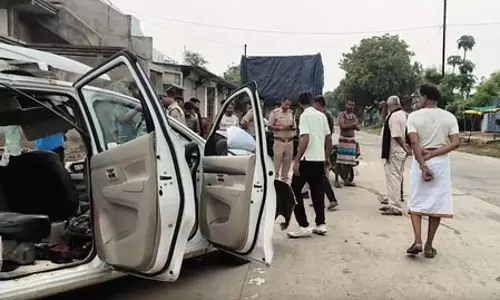 उमरिया में ट्रक से टकराई तेज रफ्तार कार, 3 वर्षीय मासूम समेत 4 की मौत उमरिया में ट्रक से टकराई तेज रफ्तार कार, 3 वर्षीय मासूम समेत 4 की मौत