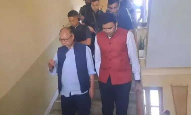 Manipur: मुख्यमंत्री की UNC के साथ बातचीत बेनतीजा, NH-2 पर नाकाबंदी जारी Manipur: मुख्यमंत्री की UNC के साथ बातचीत बेनतीजा, NH-2 पर नाकाबंदी जारी