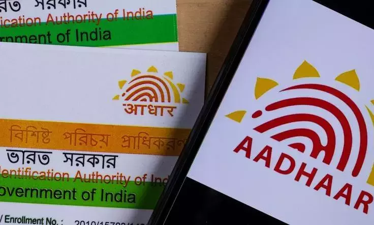 शिक्षा विभाग: आधार ऑपरेटरों को निजी स्कूलों में प्रवेश की अनुमति दें