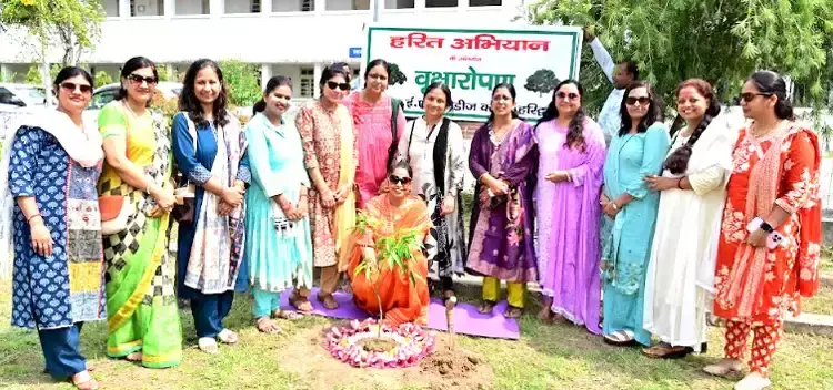Haridwar: पेड़ लगाओ, पर्यावरण बचाओ का संदेश लेकर निकला बीएचईएल लेडीज क्लब Haridwar: पेड़ लगाओ, पर्यावरण बचाओ का संदेश लेकर निकला बीएचईएल लेडीज क्लब