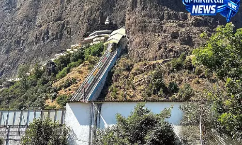 नासिक में मूसलाधार बारिश, सुरक्षा कारणों से सप्तश्रृंगी मंदिर दर्शन अस्थायी रूप से बंद नासिक में मूसलाधार बारिश, सुरक्षा कारणों से सप्तश्रृंगी मंदिर दर्शन अस्थायी रूप से बंद