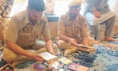 बारामूला में यूएपीए मामले में जांच के तहत छापेमारी, पुलिस ने डिजिटल उपकरण किए सीज बारामूला में यूएपीए मामले में जांच के तहत छापेमारी, पुलिस ने डिजिटल उपकरण किए सीज