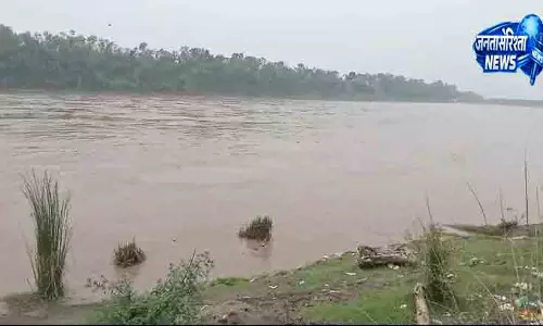 Jammu भारी बारिश से चिनाब में बढ़ा जलस्तर Jammu भारी बारिश से चिनाब में बढ़ा जलस्तर