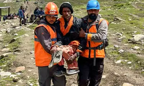 Jammu अमरनाथ यात्रा पंजीकरण में अनियमितता पर चार शिक्षक निलंबित Jammu अमरनाथ यात्रा पंजीकरण में अनियमितता पर चार शिक्षक निलंबित
