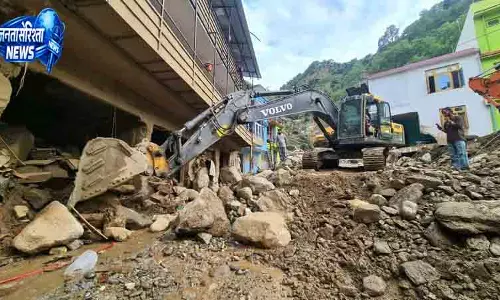 Jammu बाढ़ प्रभावित क्षेत्रों में पुनर्वास कार्य जारी Jammu बाढ़ प्रभावित क्षेत्रों में पुनर्वास कार्य जारी