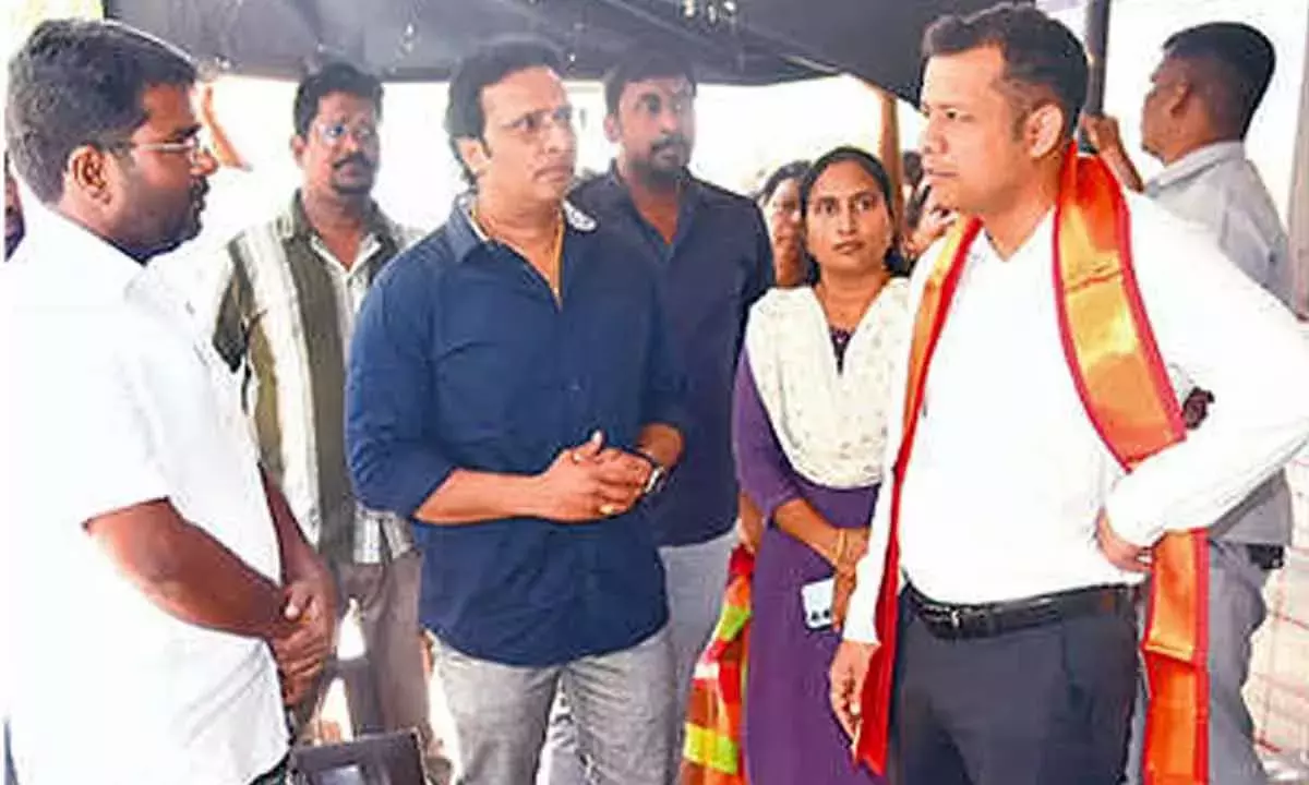Andhra: कलेक्टर ने बीसी कन्या महाविद्यालय छात्रावास का निरीक्षण किया Andhra: कलेक्टर ने बीसी कन्या महाविद्यालय छात्रावास का निरीक्षण किया